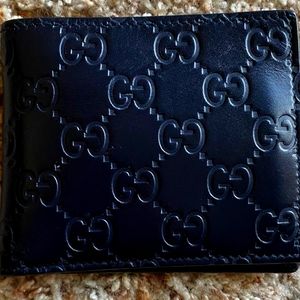 Gucci mens bifold wallet (GG embossed)